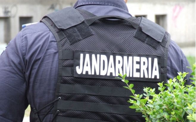 Jandarmii din Cugir, au intervenit duminică, pentru a tempera un bărbat aflat sub influenţa băuturilor alcoolice