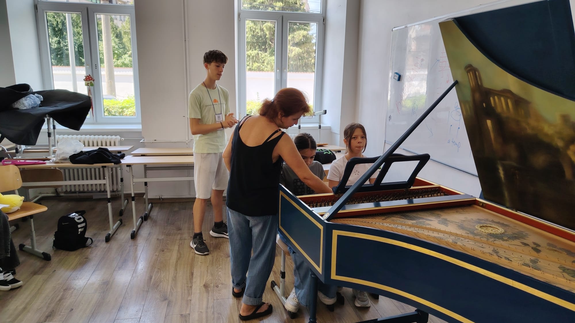 Elevi la masterclass-ul de clavecin din cadrul Barockada